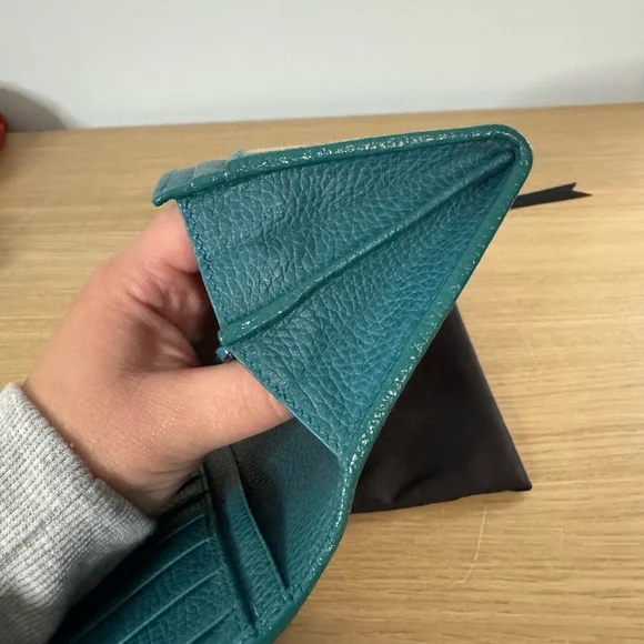 Gucci Beige and Teal Signature Wallet - Picture 6 of 15